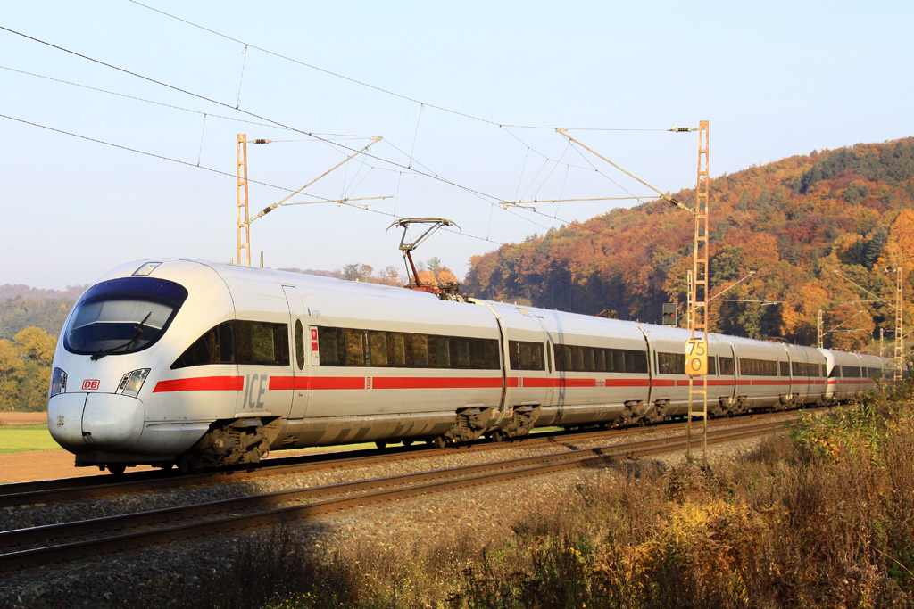Am 27.10.2015 herrschte mal wieder Hochbetrieb auf der KBS350 die Neubaustecke war wegen eines Oberleitungsschaden gesperrt # hier um 16:40 ein ICE3 nördlich von Salzderhelden in Richtung Göttingen