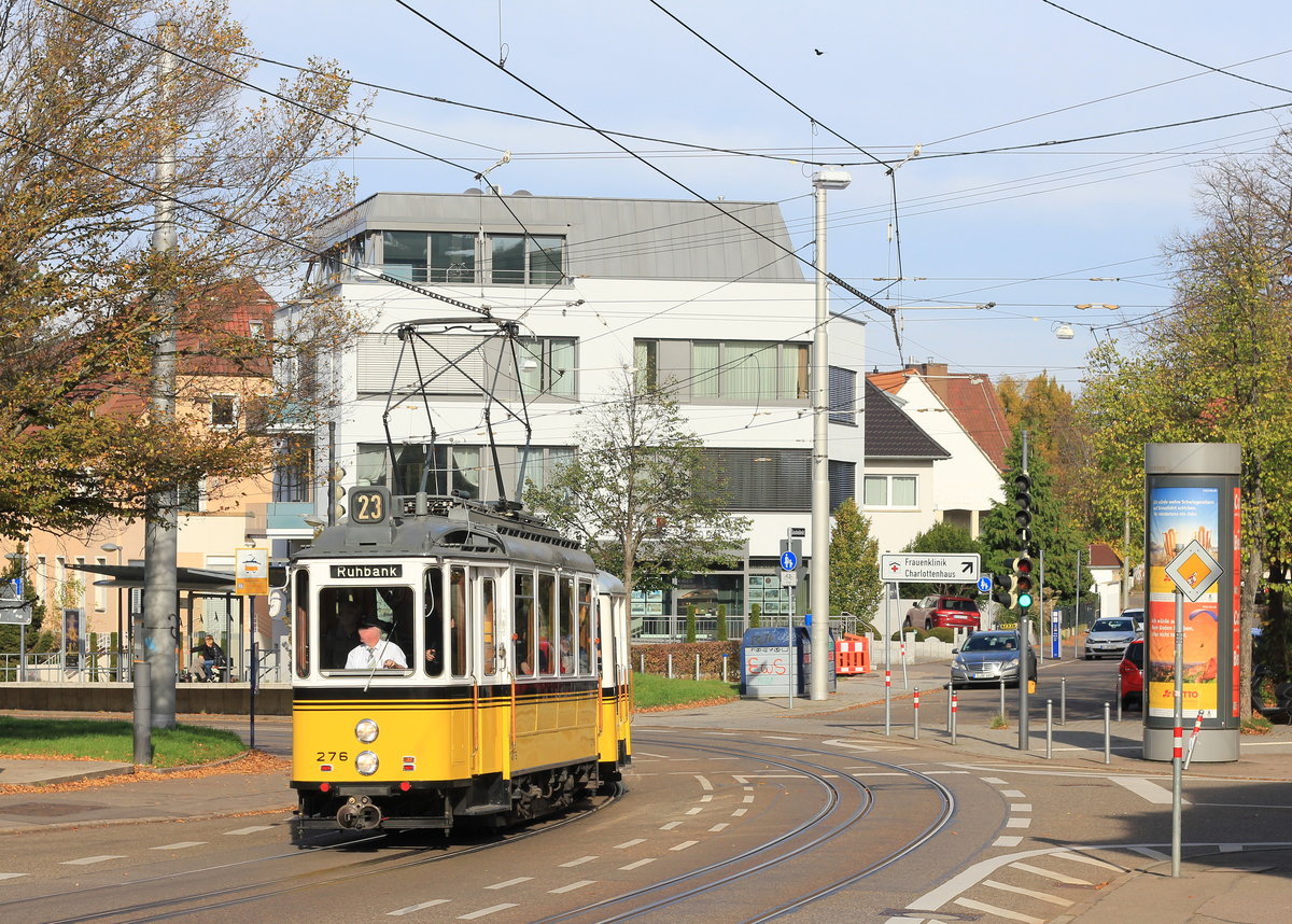 Am 27.10.2019 erreicht TW 276 mit Beiwagen als Oldtimerlinie 23 die Haltestelle Bubenbad. 