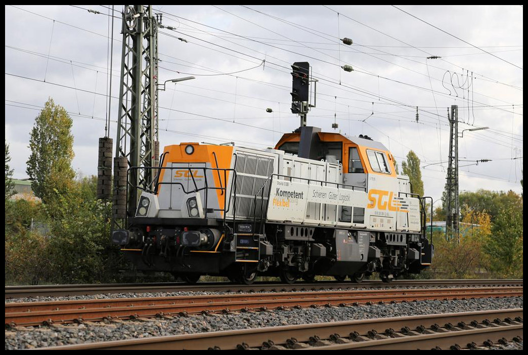 Am 27.10.2019 war auch die SGL V 170.19 Gravita mit der Nummer 261308-1 in Lengerich in Westfalen im Bauzug Einsatz auf der Rollbahn zu sehen.