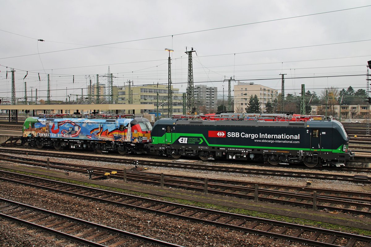 Am 27.11.2016 stand ELL/SBBCI 193 257 zusammen mit MRCE 193 640  CONNECTED BY RAIL  abgestellt auf dem südlichen Stumpfgleis von Bahnsteig 2/3 vom Badischen Bahnhof von Basel. Einen Tag später überführte die 193 257 die bunte 193 640 nach Chiasso.