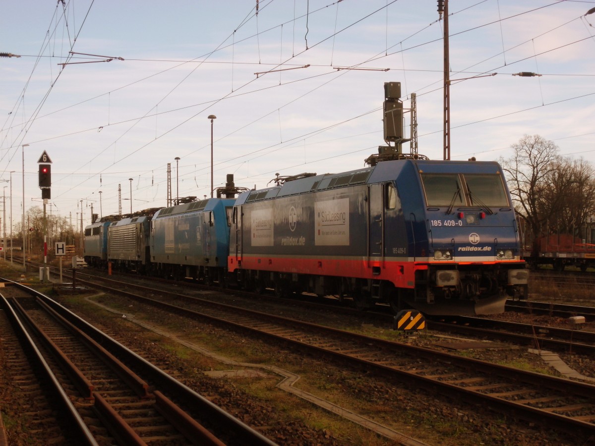 Am 27.12.2013 standen 185 409,145 030,189 110 und 140 037 in Stendal abgestellt. 