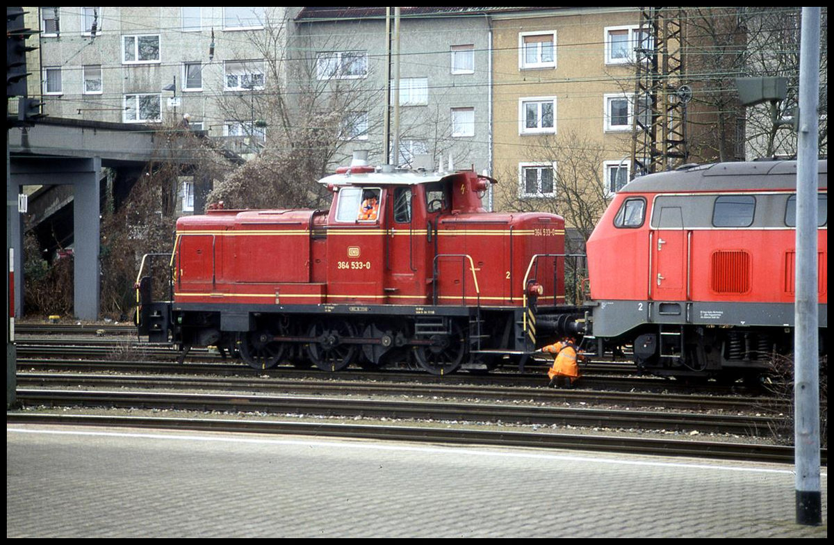 Am 27.2.2007 rangierte die noch in Ursprungslackierung befindliche 364533-0 
 ex V 60 im HBF Ulm.