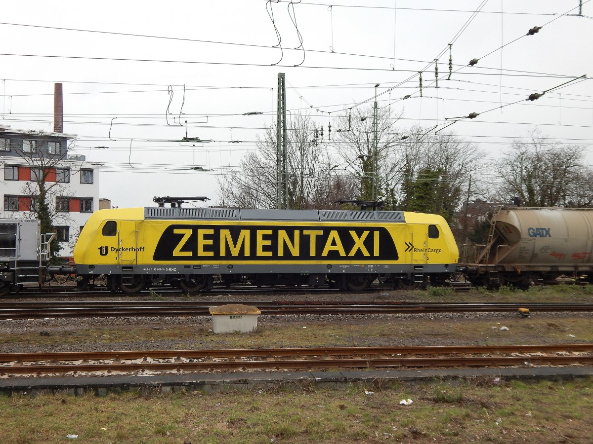 Am 27.3.15 konnte ich 145 089-9 mit neuer Zementtaxi beklebung beim rangieren in Neuss ablichten.

Neuss 27.3.15