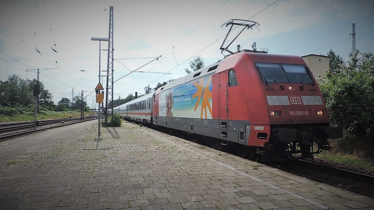 Am 27.6.2015 durchfuhr die neue Werbe 101 099 mit IC 2216 den Bad Kleiner Bahnhof