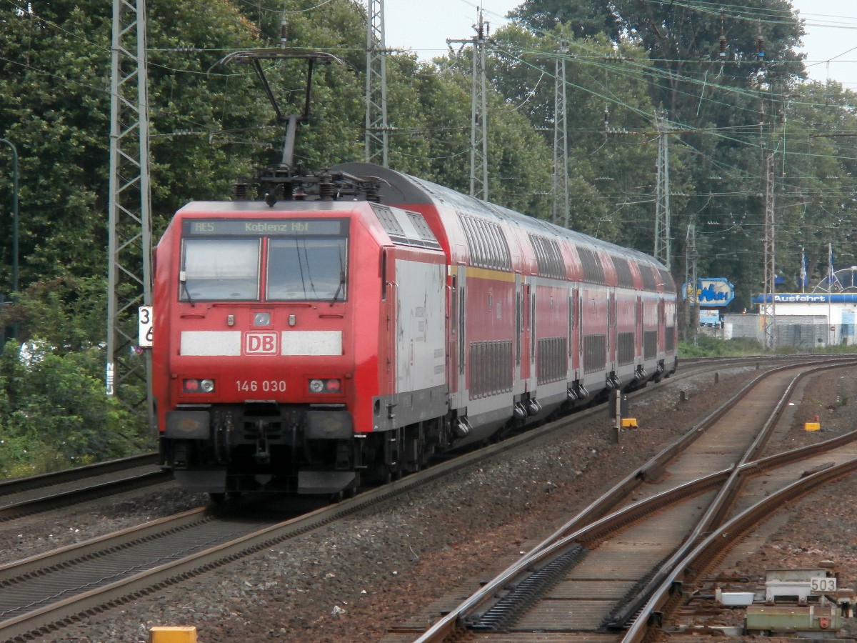 Am 27.7 durchfuhr 146 030 mit einem RE Düsseldorf Oberbilk in Richtung Köln.

Düsseldorf 27.07.2014