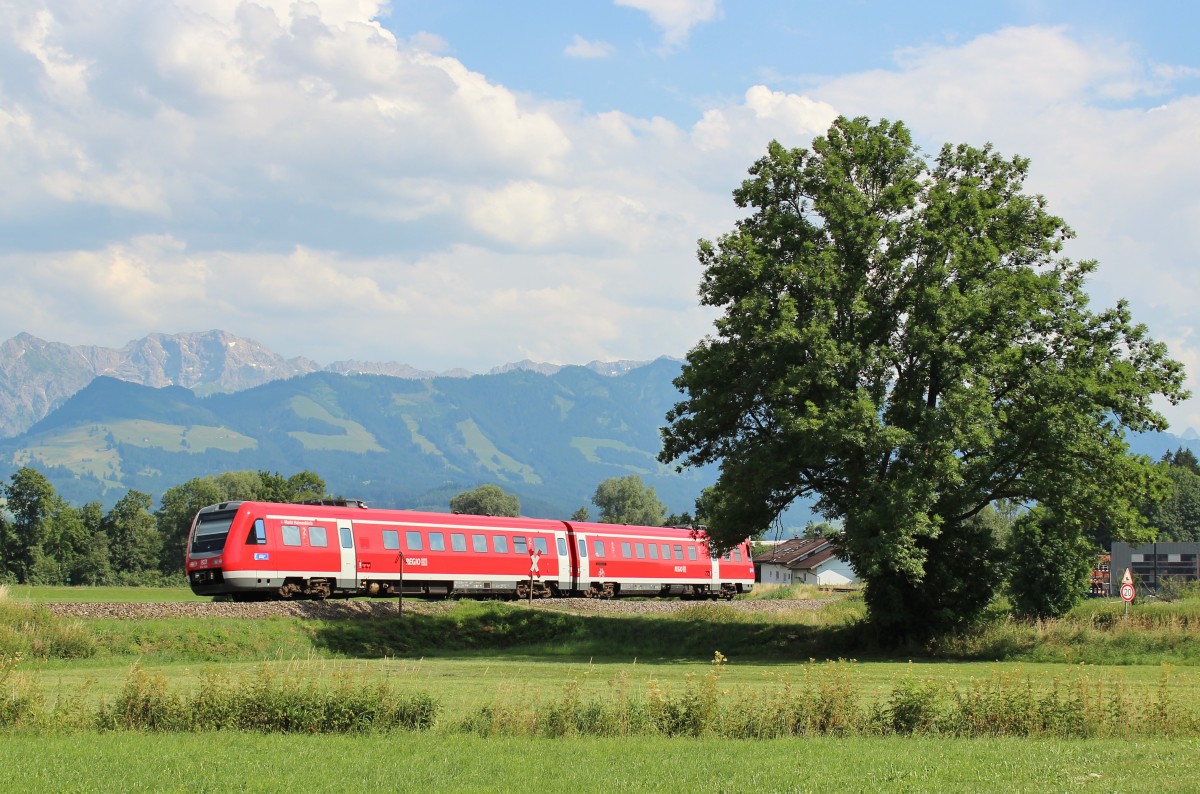 Am 27.Juli 2013 war 612 004 kurz hinter Immenstadt als RE auf dem nach Oberstdorf.