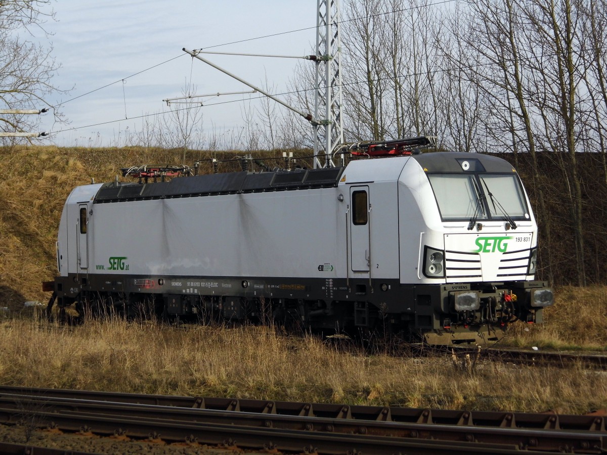 Am 28.01.2015 war die 193 831 von der SETG (ELL - European Locomotive Leasing, bei Borstel bei Stendal abgestellt  .