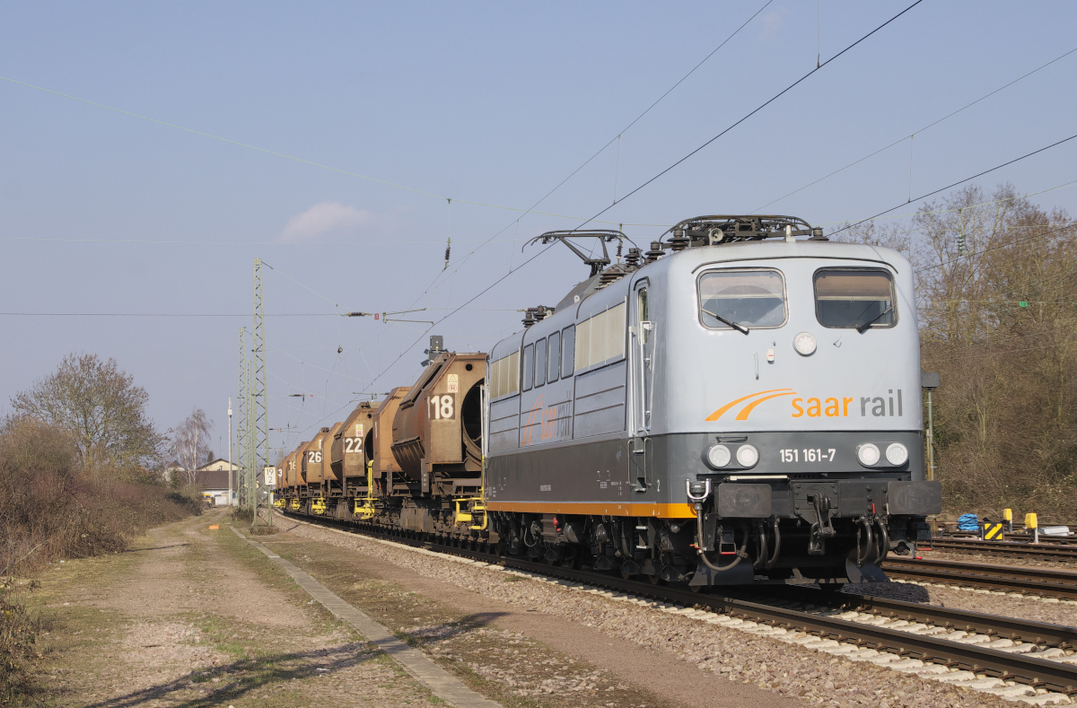 Am 28.02.2019 war 151 161-7 am Suppenzug, hier auf dem Weg nach Völklingen bei Ensdorf Saar.