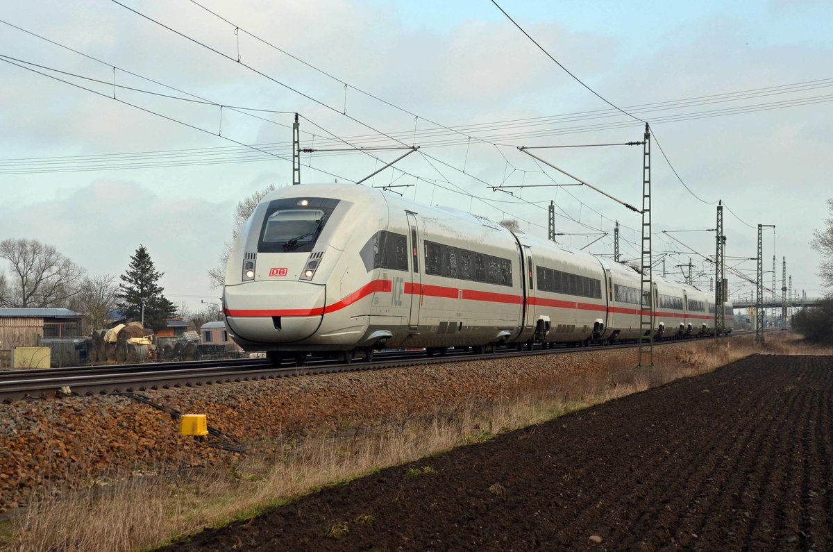 Am 28.02.21 rollte der ICE 934 auf dem Weg von Berlin nach Frankfurt(M) über´s Gegengleis durch Gräfenhainichen Richtung Bitterfeld.