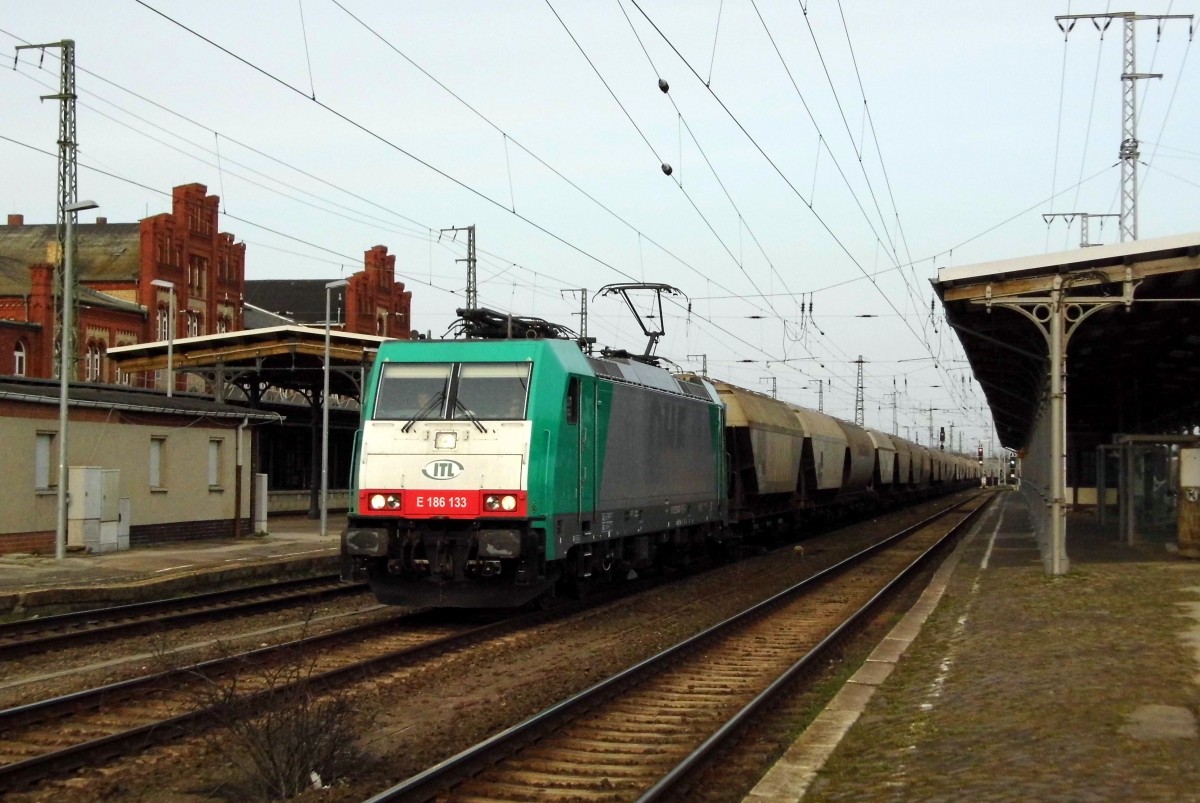 Am 28.03.2015 kam die E 186 133 von der ITL aus Richtung Magdeburg nach Stendal und fuhr weiter in Richtung Salzwedel. 