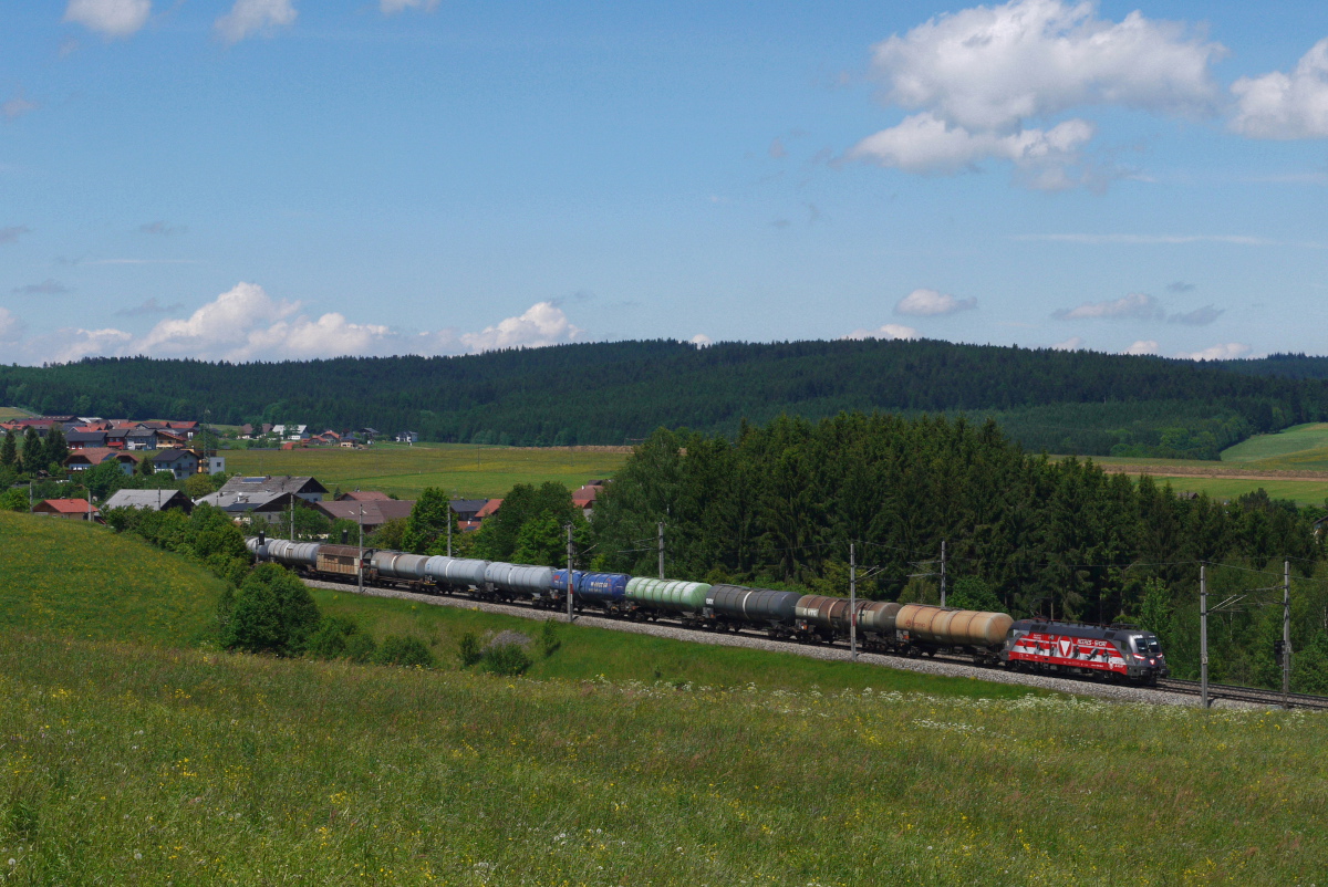 Am 28.05.13 konnte ich zum zweiten Mal die BB 1116 138  Heeres-Sport  im obersterreichischen Pndorf aufnehmen, dieses Mal allerdings mit dem DG 44851 (Hall in Tirol - Wien Zvbf-Einfgr).