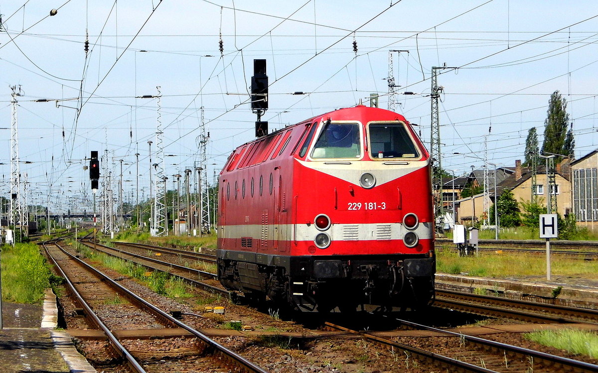 Am 28.05.2017 kam die 229 181-3 von der CLR - Cargo Logistik Rail-Service GmbH, aus Richtung Magdeburg nach Stendal und fuhr weiter in Richtung Salzwedel .