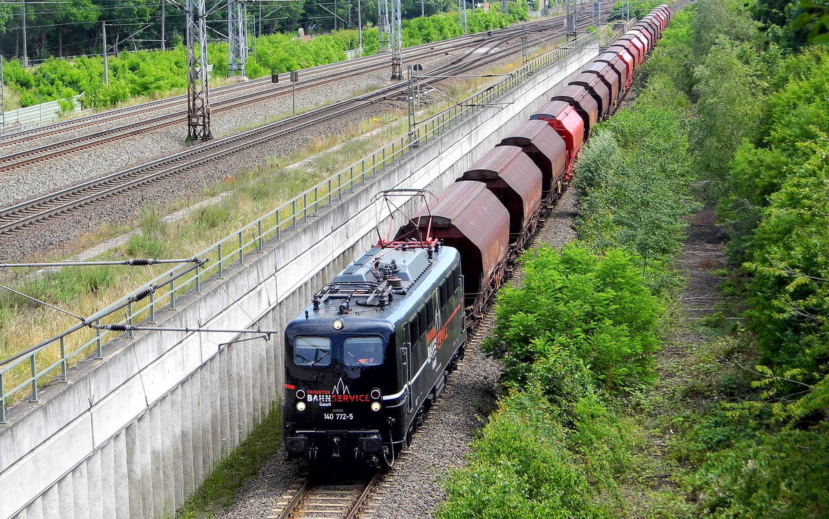 Am 28.06.2017 fuhr die 140 772-5 von der EBS - Erfurter Bahnservice GmbH, von Stendal in Richtung Braunschweig .