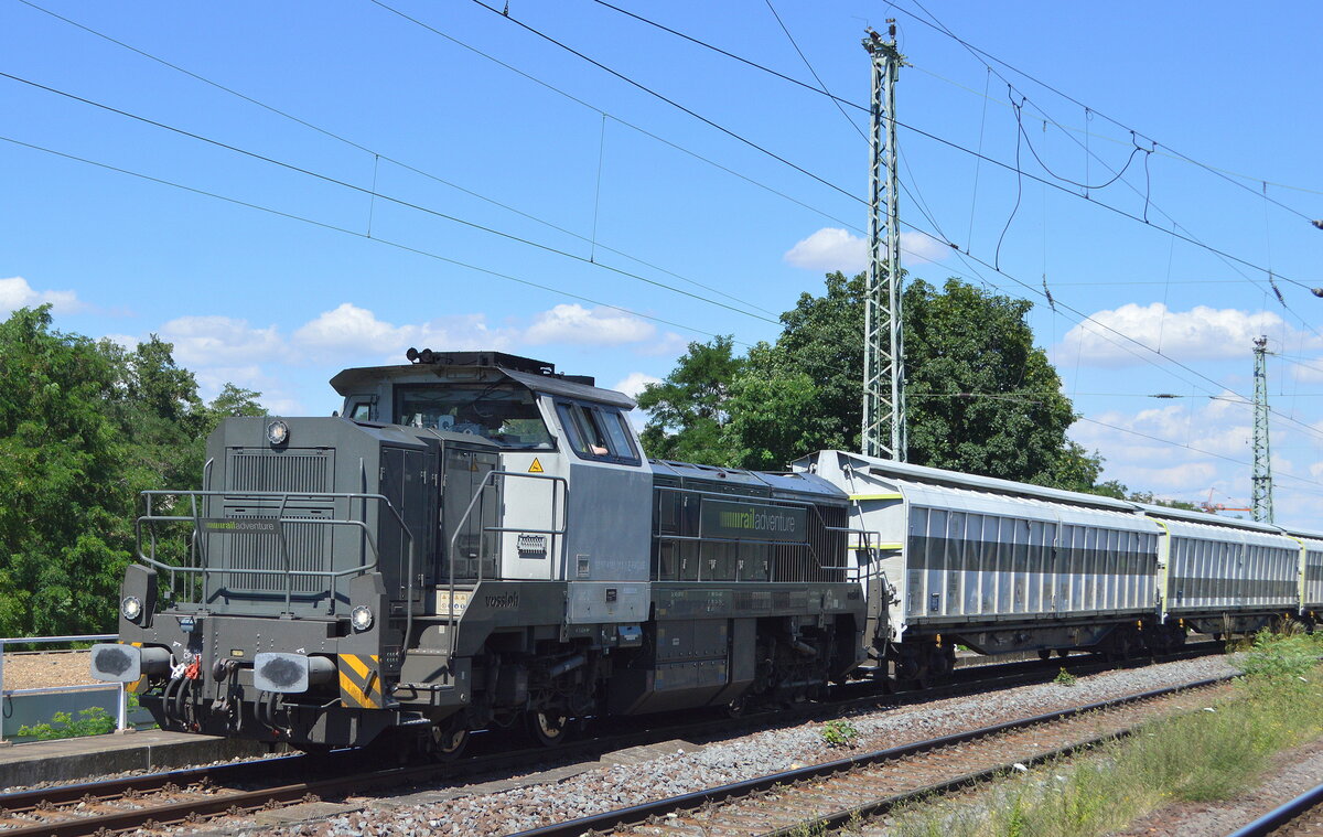 Am 28.06.22 war die französische Railadventure Dieselok Typ DE 18 (NVR:  92 87 4185 011-1 F-RADVE ) bei der Überführung eines DB Fernverkehrs ICE 4  Tz 9033  (NVR:  93 80 5812 033-9 D-DB ....... ) zerteilt in mehrere Teile mit Schutzwagen dazwischen erst mal bis Brauschweig unterwegs, gesichtet Magdeburg Neustadt. 