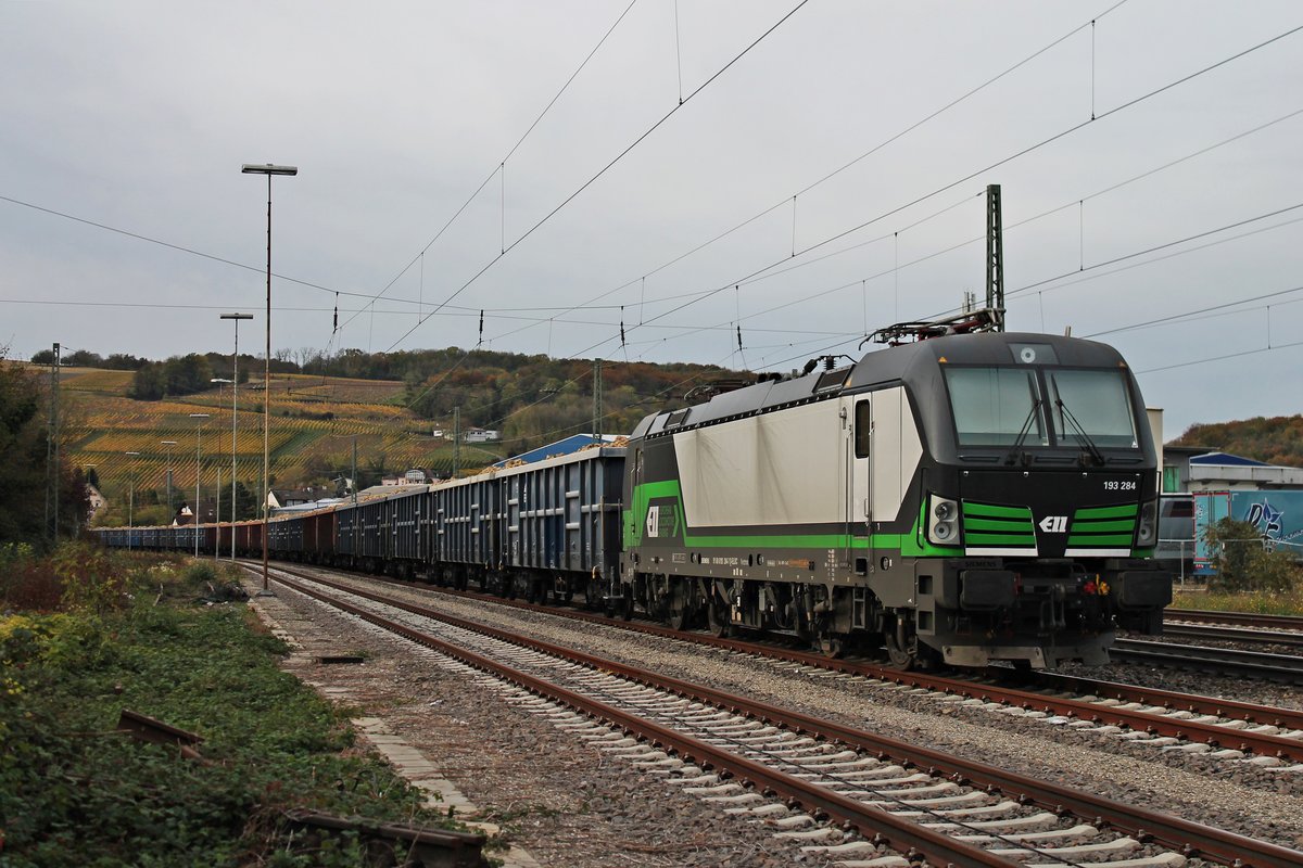 Am 28.10.2017 stand ELL/WLC 193 284 zusammen mit einem Zuckerrübenzug abgestellt im Bahnhof von Efringen Kirchen und wartete darauf ihren Zug nach Basel Bad Rbf zu bringen.
