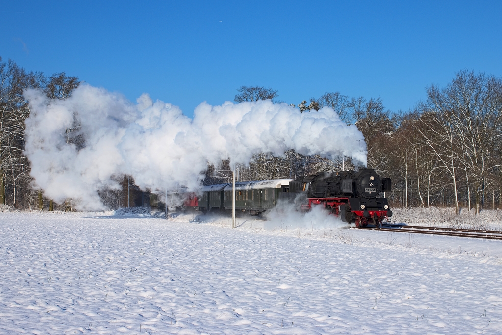 Am 28.12.2014 wurden von der Museumseisenbahn Hanau mit der 50 3552 Glühweinfahrten auf der Rodgaubahn unternommen, hier die 1. Fahrt nach Ober-Roden in Obertshausen