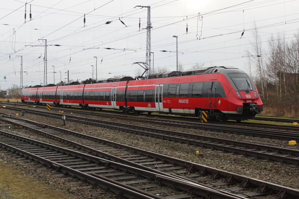 Am 28.12.2017 wollte der Berliner Hamster 442 826 im Rostocker Hbf bisschen Ostseeluft schnuppern. 