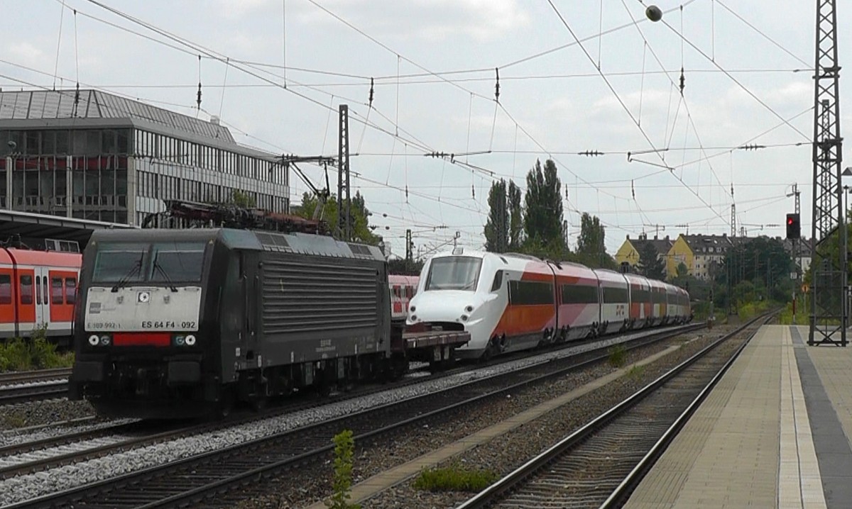 Am 28.7.12 wurde ein holländischer Fyra Triebwagen überführt. 
Der Zug kam gegen 12:30 am Münchener Heimeranplatz vorbei.
Gezogen wurde der Zug von ES64F4 092.