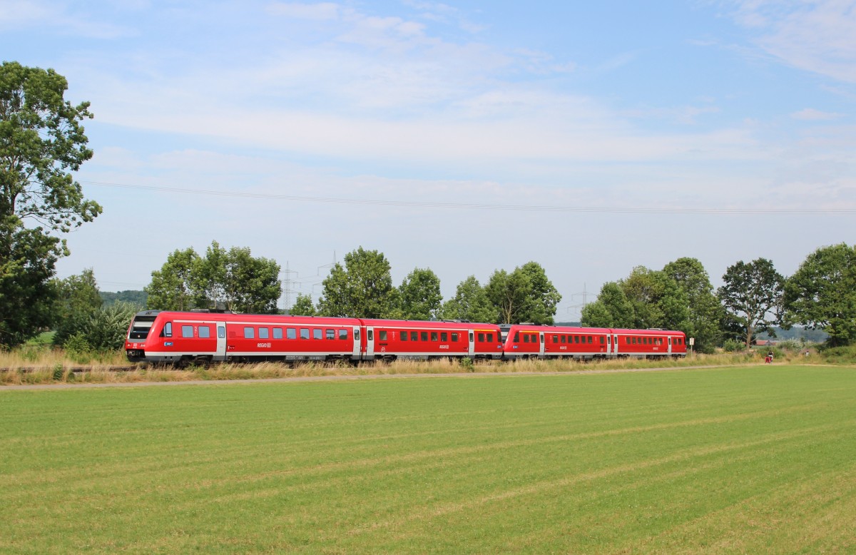 Am 28.Juli 2013 war ein 612er-Doppel als RE aus Ulm Hbf am alten Bahnhof Woringen(Schwaben) an der Illertalbahn auf dem Weg nach Lindau Hbf.