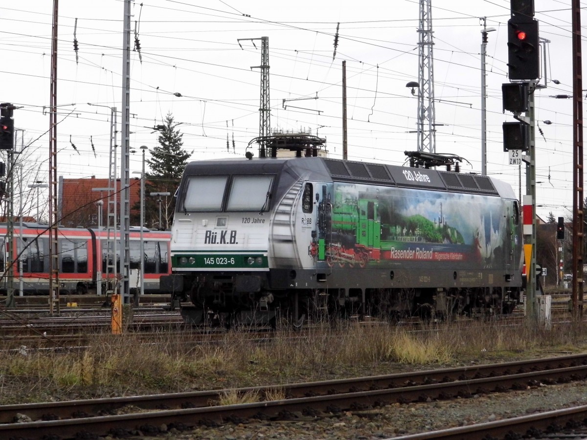 Am 29 .01.2015 war die 145 023-6 von der die Press in Stendal abgestellt   aus siecht    von der  Neuen Bahnunterführung .