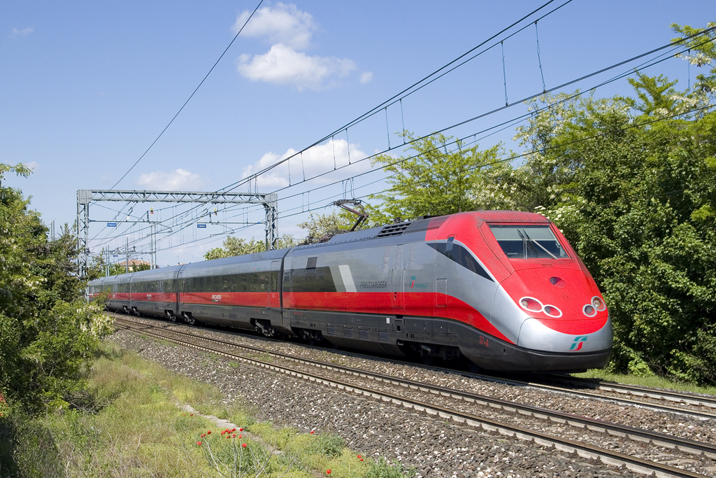 Am 29. April 2017 ist ETR 500 037 als FRECCIAROSSA 9739 nach Milano Centrale unterwegs und konnte nahe Venezia Mestre Ospedale festgehalten werden. 