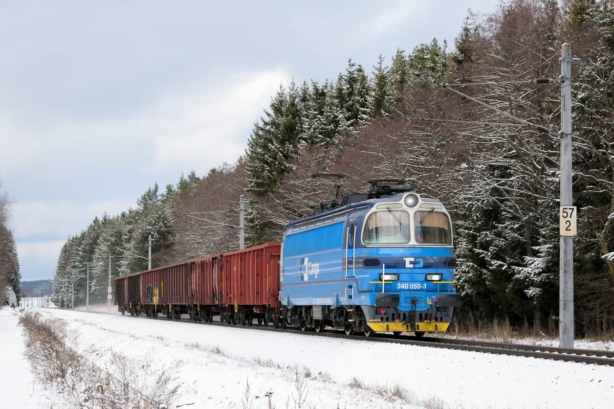 Am 29. Dezember wurde der Pn44503 im Abschnitt Oberhaid bis Summerau mit der CD 340 055 bespannt. Hier bei Deutsch-Hörschlag.