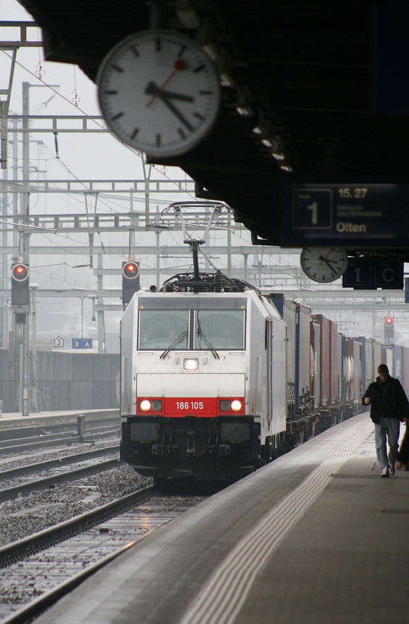 Am 29. März 2013 wurde 186 105 in Liestal fotografiert. Damals war sie für railCare unterwegs.