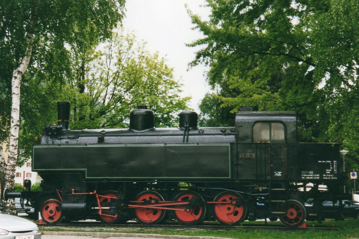 Am 29 Mai 2004 hat 93.1379 in Schwarzach st-Veit noch grüne Linien.