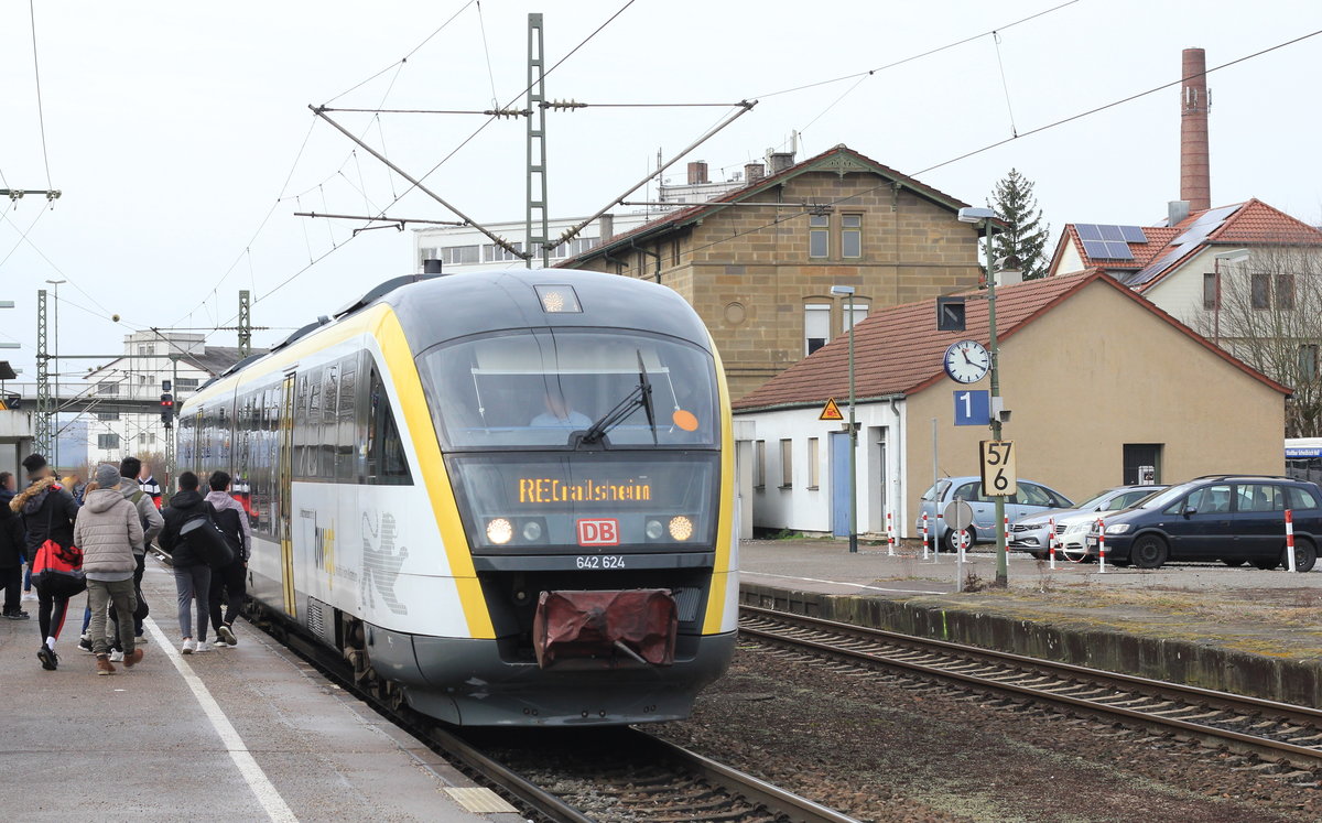 Am 29.02.2020 erreicht 642 624 als RE 23403 Heilbronn-Crailsheim den Bahnhof Schwäbisch Hall-Hessental. 