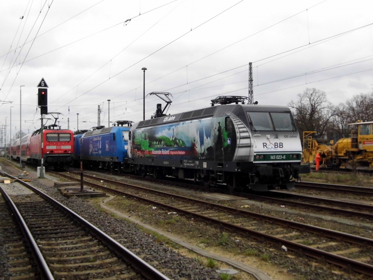 Am 29.03.2015 waren die 140 038-0 und die 145 030-7 und die 145 023-6 von der Press und die 143 130-3 von der DB in Stendal abgestellt .