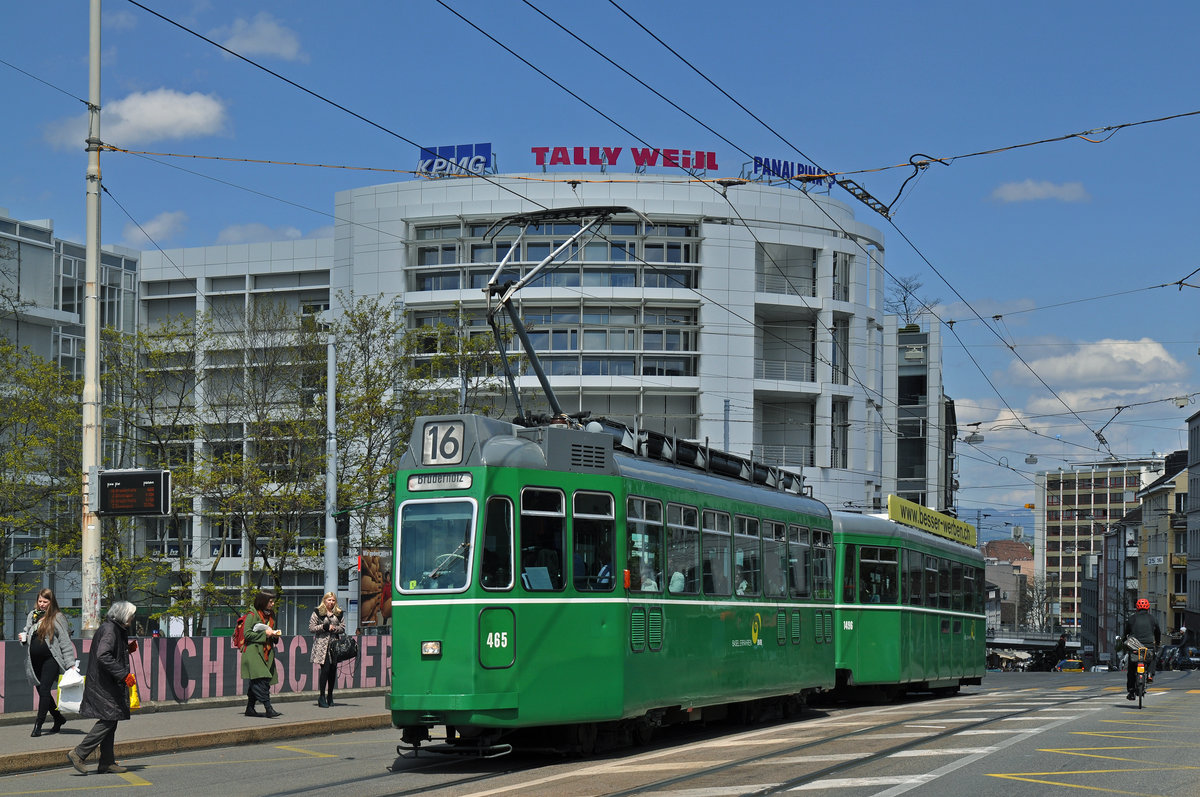 Am 29.04.2016 verschwindet eine weiterer Tramtyp aus den Strassen von Basel. Heute war der Be 4/4 465 zum letzten mal auf seiner Stammstrecke unterwegs. Hier bedient der Wagen auf der Linie 16 die Haltestelle Markthalle.
