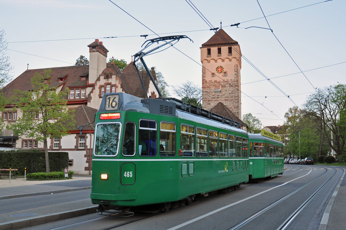 Am 29.04.2016 verschwindet eine weiterer Tramtyp aus den Strassen von Basel. Heute war der Be 4/4 465 zum letzten mal auf seiner Stammstrecke unterwegs. Es ist 20:30 Uhr und der Be 4/4 465 zusammen mit dem B 1496 S befindet sich bereits auf der Einstellroute Richtung Depot Wiesenplatz und bedient zum letzten mal die Haltestelle St. Johanns Tor.