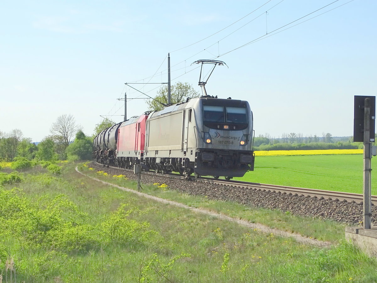 Am 29.04.2018 kam 187 070&185 603 mit einem Kesselzug aus Richtung Uelzen nach Stendal und weiter in Richtung Magdeburg. 