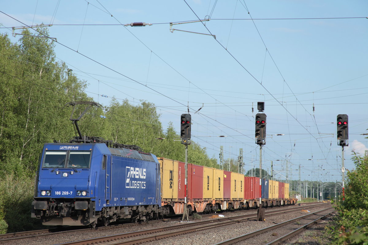 Am 29.04.2020 zog Rhenus 186 269 für Crossrail den Frenkendorf-Shuttle nach Neuss-Gbf aus dem Viersener Bahnhof raus.