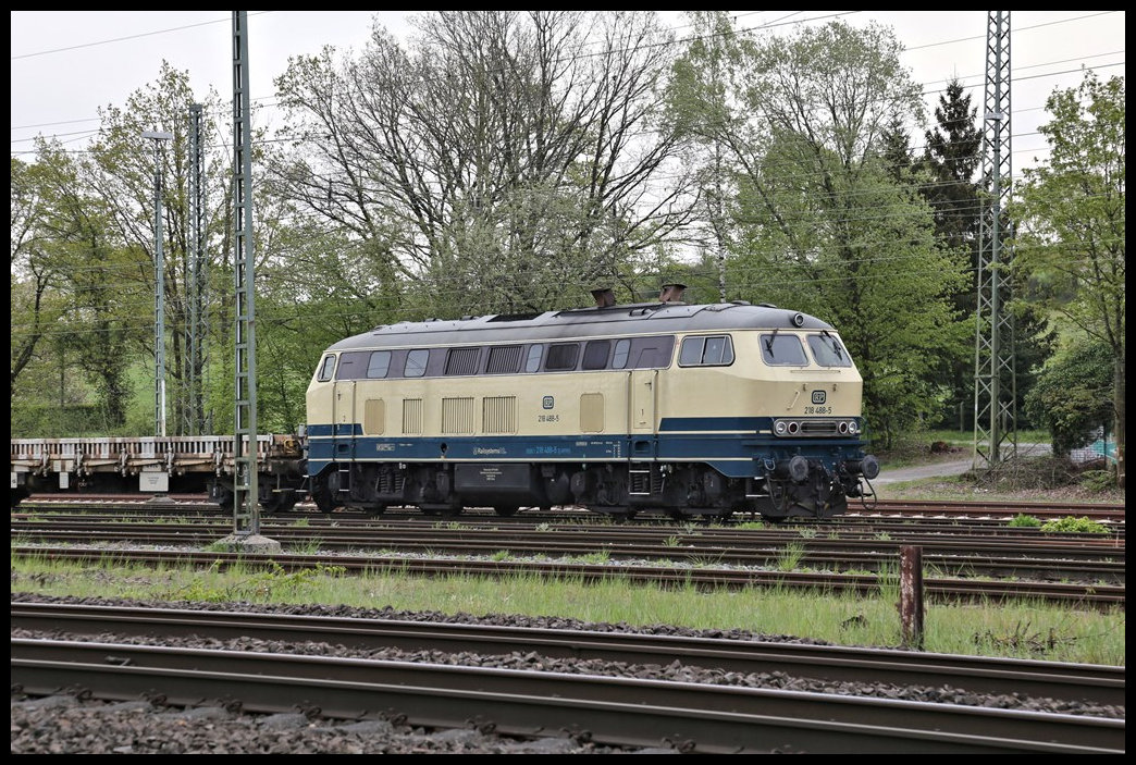 Am 29.04.2022 stand die private 218488-9 mittags im Bahnhof Hasbergen.