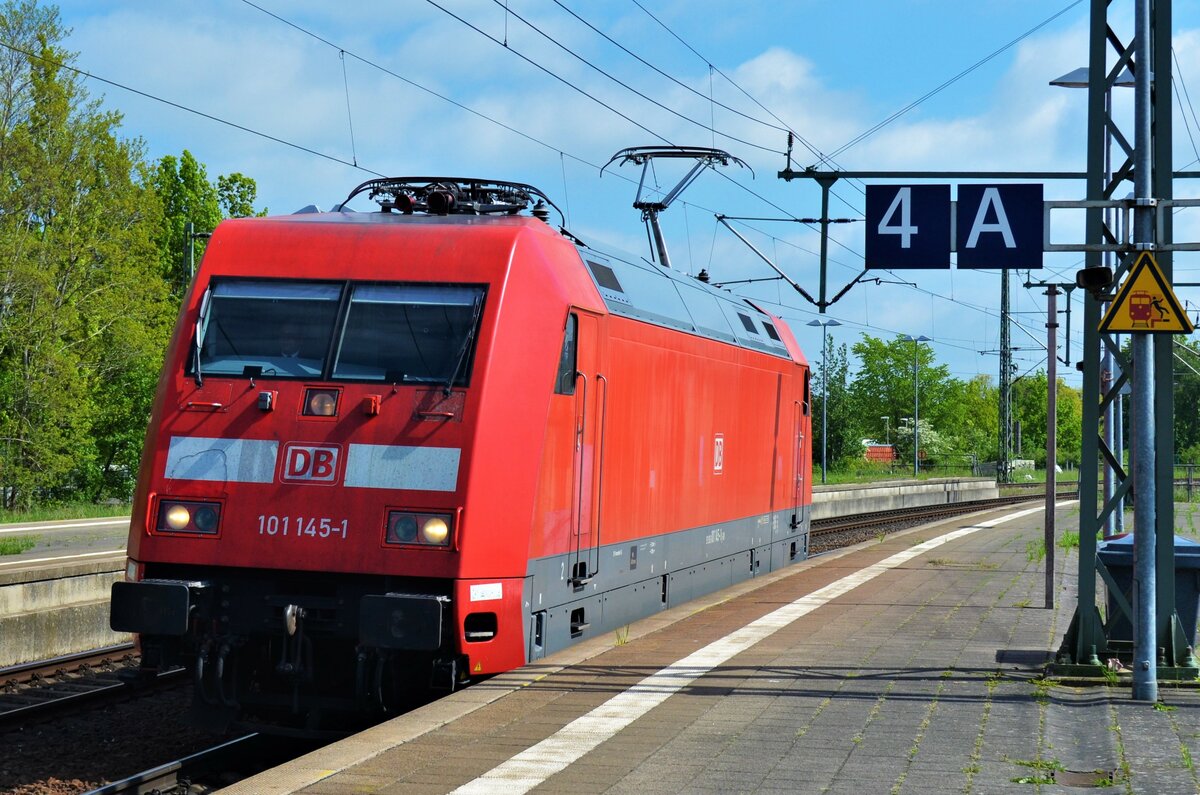 Am 29.05.21 wurde 101 145-1 in Itzehoe für den IC 2215 nach Frankfurt (Main) bereitgestellt.
