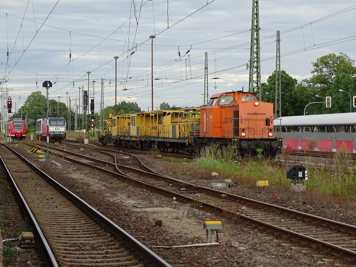 Am 29.07.2017 kam 203 148 von ihrer Drehfahrt aus Magdeburg nach Stendal zurück und rangierte ihre wagen wieder an ihren Schienenzug.