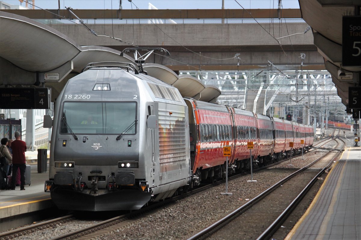 Am 29.07.2017 wird REG 601 nach Bergen im Bahnhof Oslo S bereitgestellt.