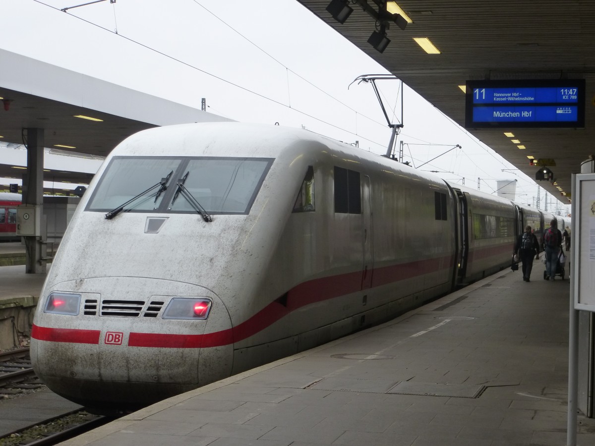Am 29.08.2014 stand ein ICE1 nach München Hbf in Hamburg Altona.