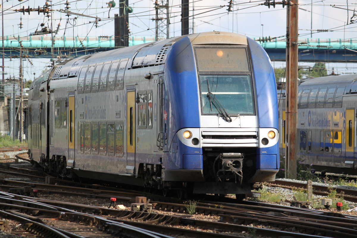 Am 29.08.2016 erreicht ein Alstom Coradia Duplex der TER Nord-Pas de Calais den Bahnhof Lille Flandres.