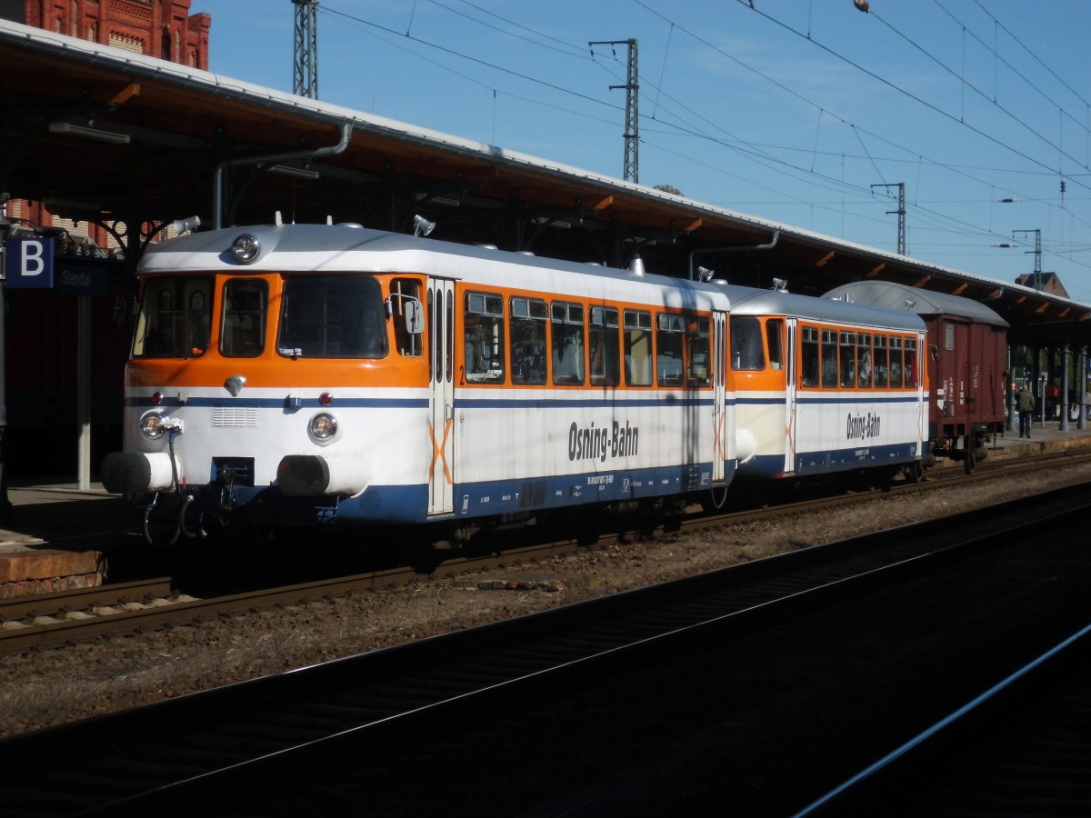 Am 29.09.2013 kam VT 302 027/VT302 051 als Sonderzug aus Waren (Mritz)nach Stendal und fuhr weiter nach Bielefeld.