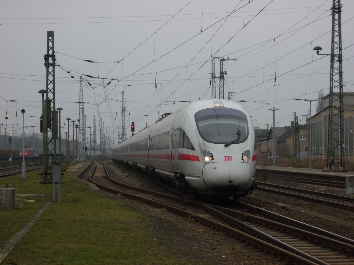 Am 29.10.2014 wurden etliche ICE´s durch Stendal Umgeleitet.Hier sehen wir den ICE 411 019/519 (ICE 1713)in Stendal.