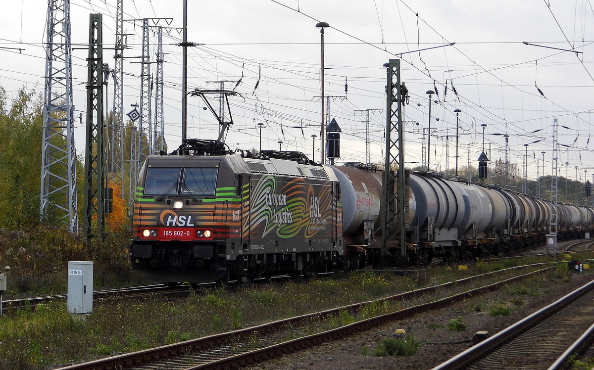 Am 29.10.2016 kam die 185 602-0 von der HSL Logistik aus Richtung  Braunschweig nach Stendal und fuhr weiter in Richtung Berlin .  