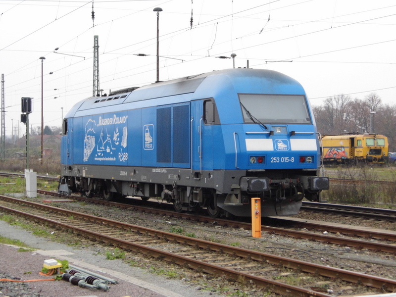 Am 29.11.2014 war  die 253 015-8  von der Eisenbahn-Bau- und Betriebsgesellschaft Pressnitztalbahn mbH-Press in Stendal abgestellt . 