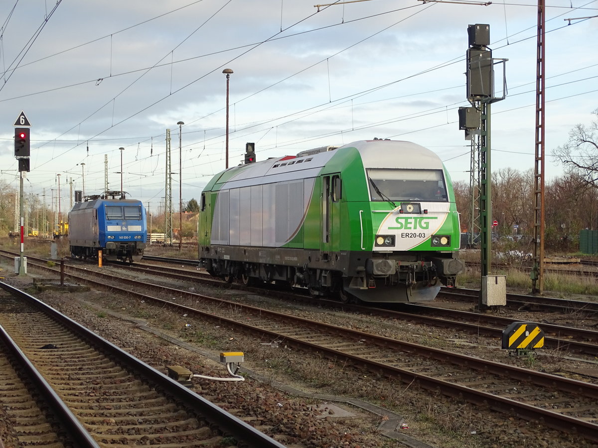 Am 29.11.2017 kam die 223 103 (ER 20-03) aus dem Stendaler Bw vom tanken zurück und ging dann in Stendal am ehm.Stellwerk in die Abstellung.