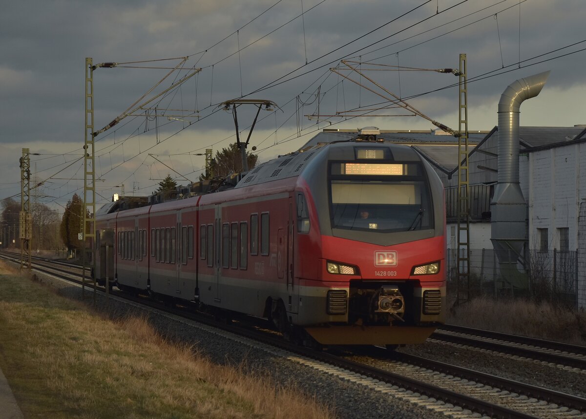 Am 29.1.2017 ist der 1428 003 als RE 42 nach Mönchengladbach bei Anrath von mir abgelichtet worden.