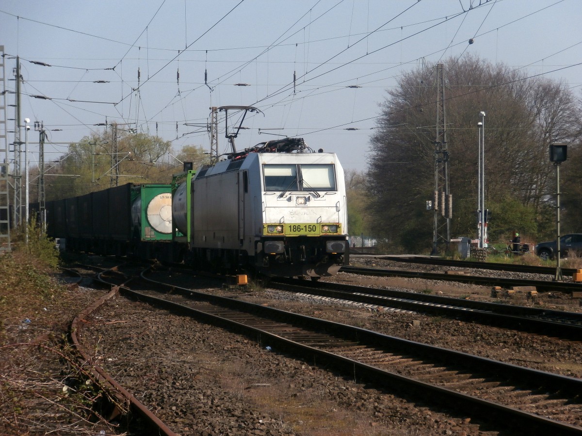 Am 29.3 kam 186-150 von CAPTRAIN kam mit einem Containerzug durch Grevenbroich gefahren.

Grevenbroich 29.03.2014