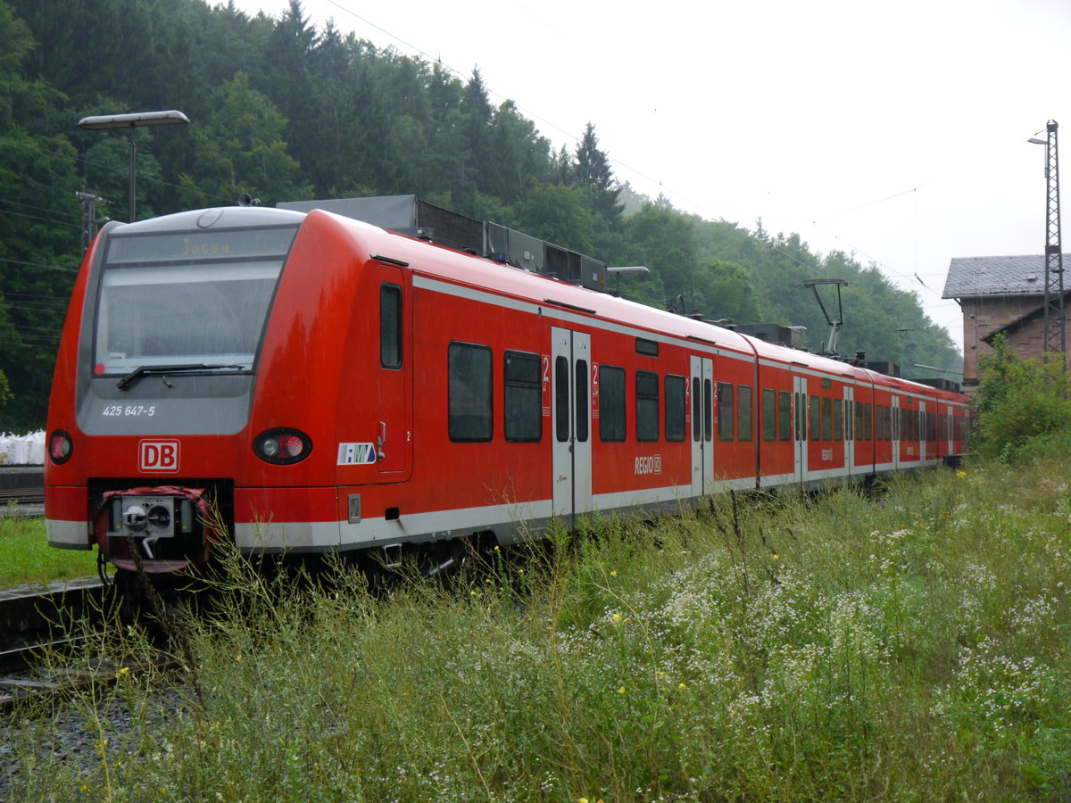 Am 3 August 2017 kam der Frankfurter 425 147 als RB 58010 aus Gemünden in Jossa an. Nach einer Stunde Wendezeit fuhr dieser Zug wieder zurück als RB 58027 nach Gemünden.