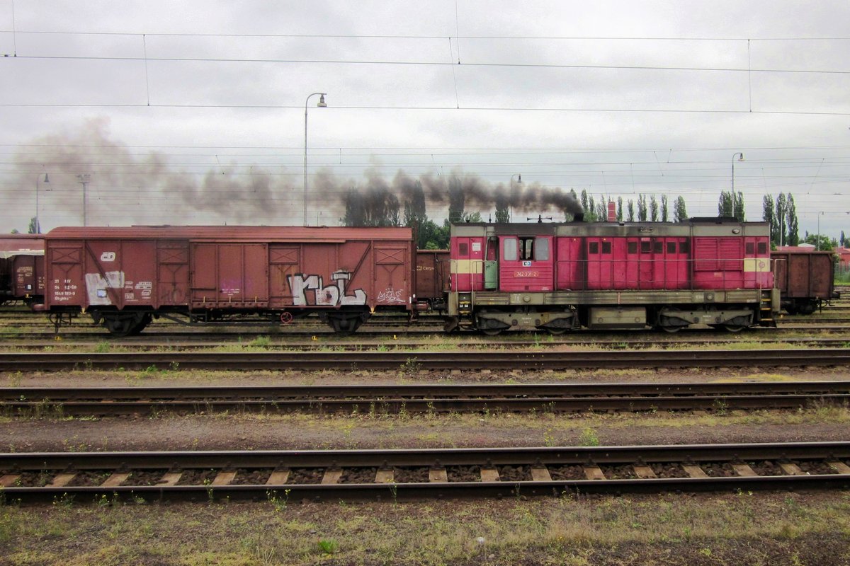 Am 3 Juni 2013 rangiert 742 331 in Pardubice mit etwas Spektakel. 