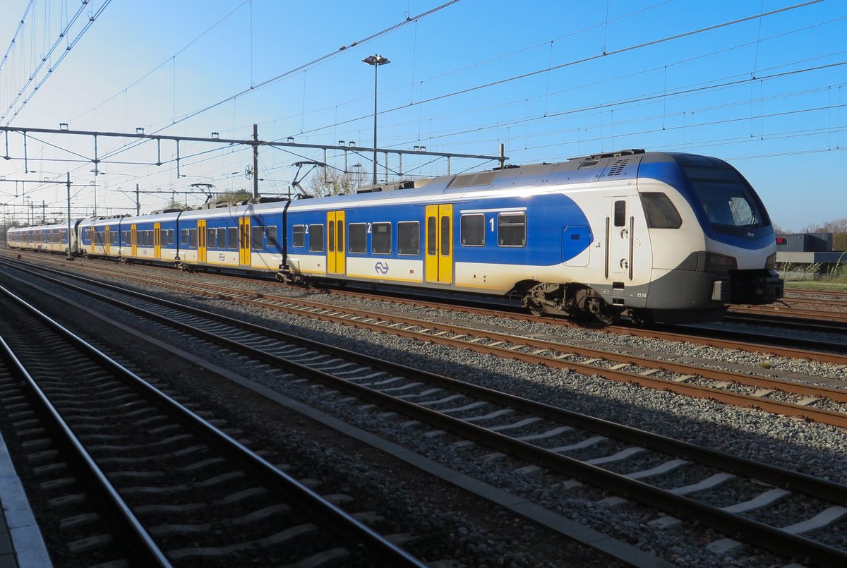 Am 3 November 2020 steht NS 2510 abgestellt in Nijmegen.